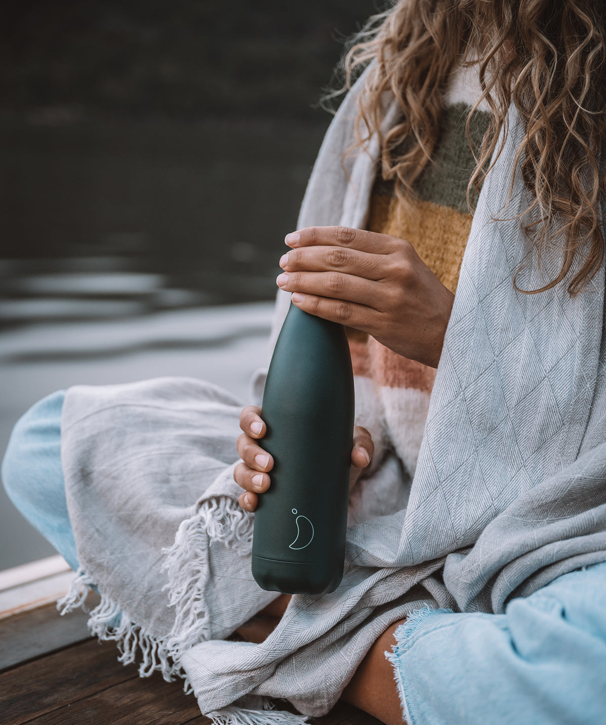 Botella Chilly's verde de 750ml, ideal para llevar agua fría a la playa, excursiones o actividades al aire libre.