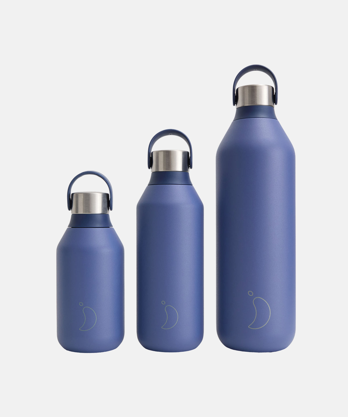 Botella Chilly's azul whale de 1L junto a la versión de 500ml y 350ml, mostrando las diferentes capacidades.