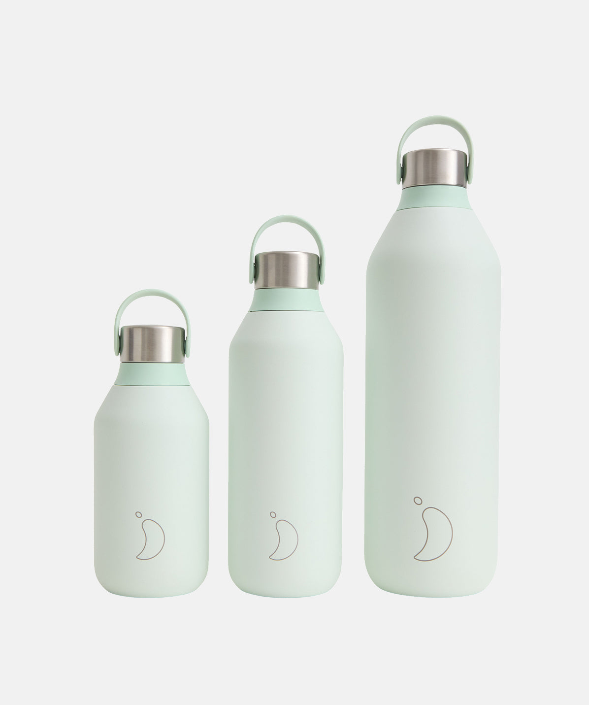 Botella Chilly's Serie 2 menta de 500ml junto a la versión de 1 litro y 350ml, mostrando las diferencias de capacidad.