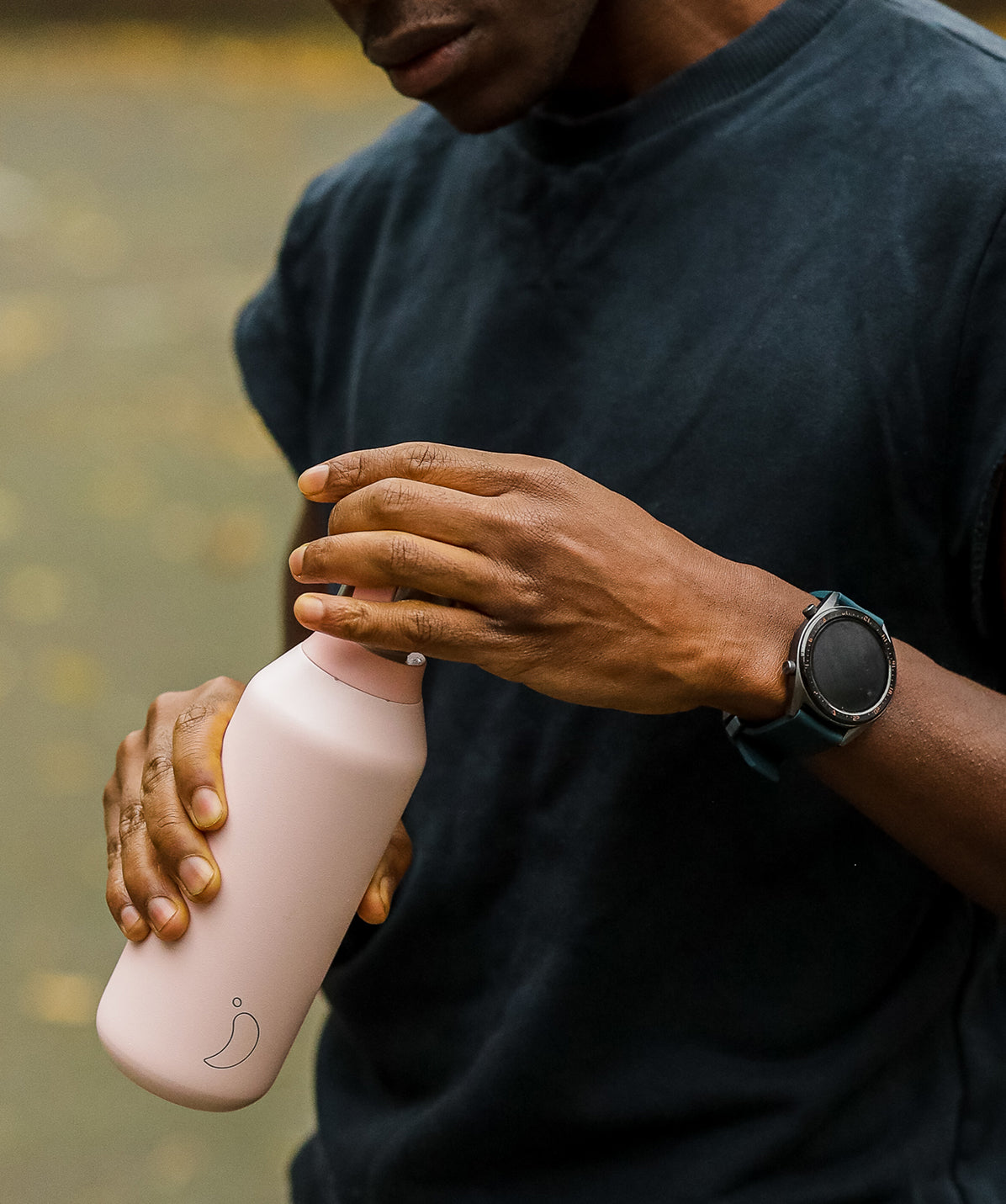 Botella de medio litro para transportar agua manteniendo la temperatura. De la marca Chilly's modelo Serie 2