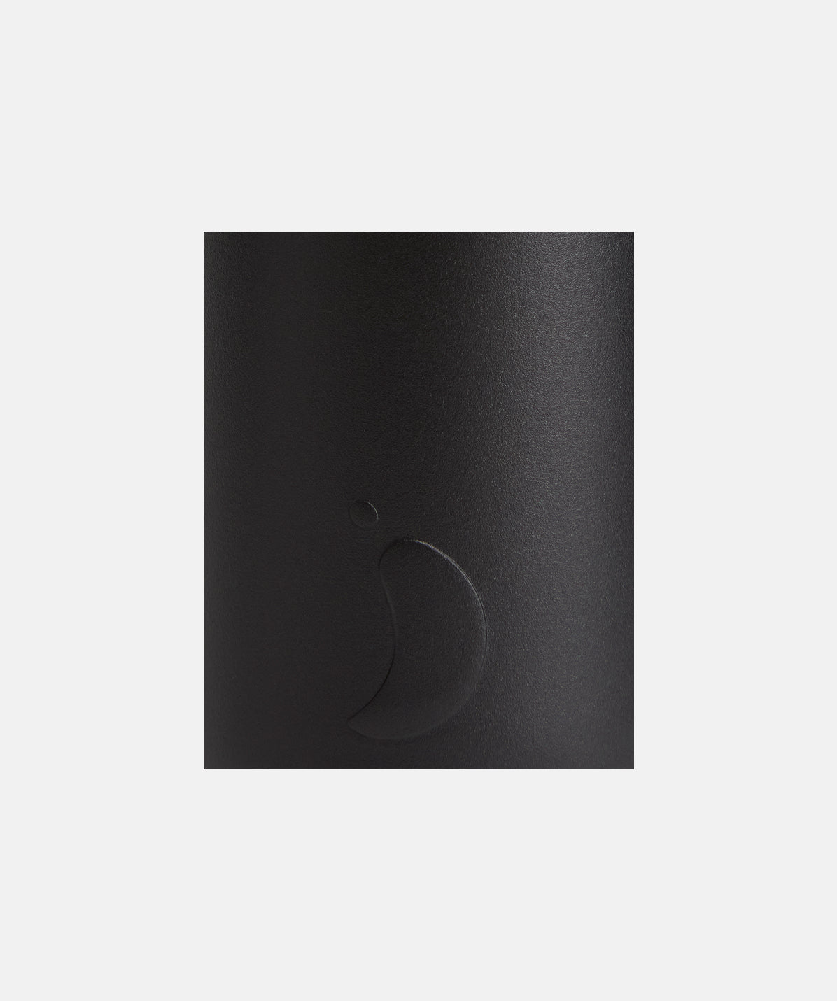 Logotipo de Chilly's grabado sobre el elegante acabado mate Negro Onyx de la Serie 3 1000ml.