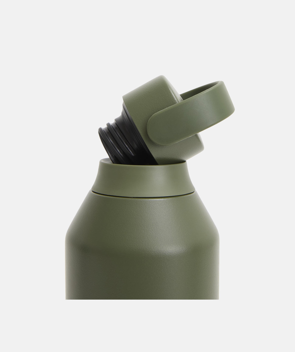 Vista de la rosca y el sellado hermético de la tapa Chilly's Serie 3 Verde Cargo 1000ml.