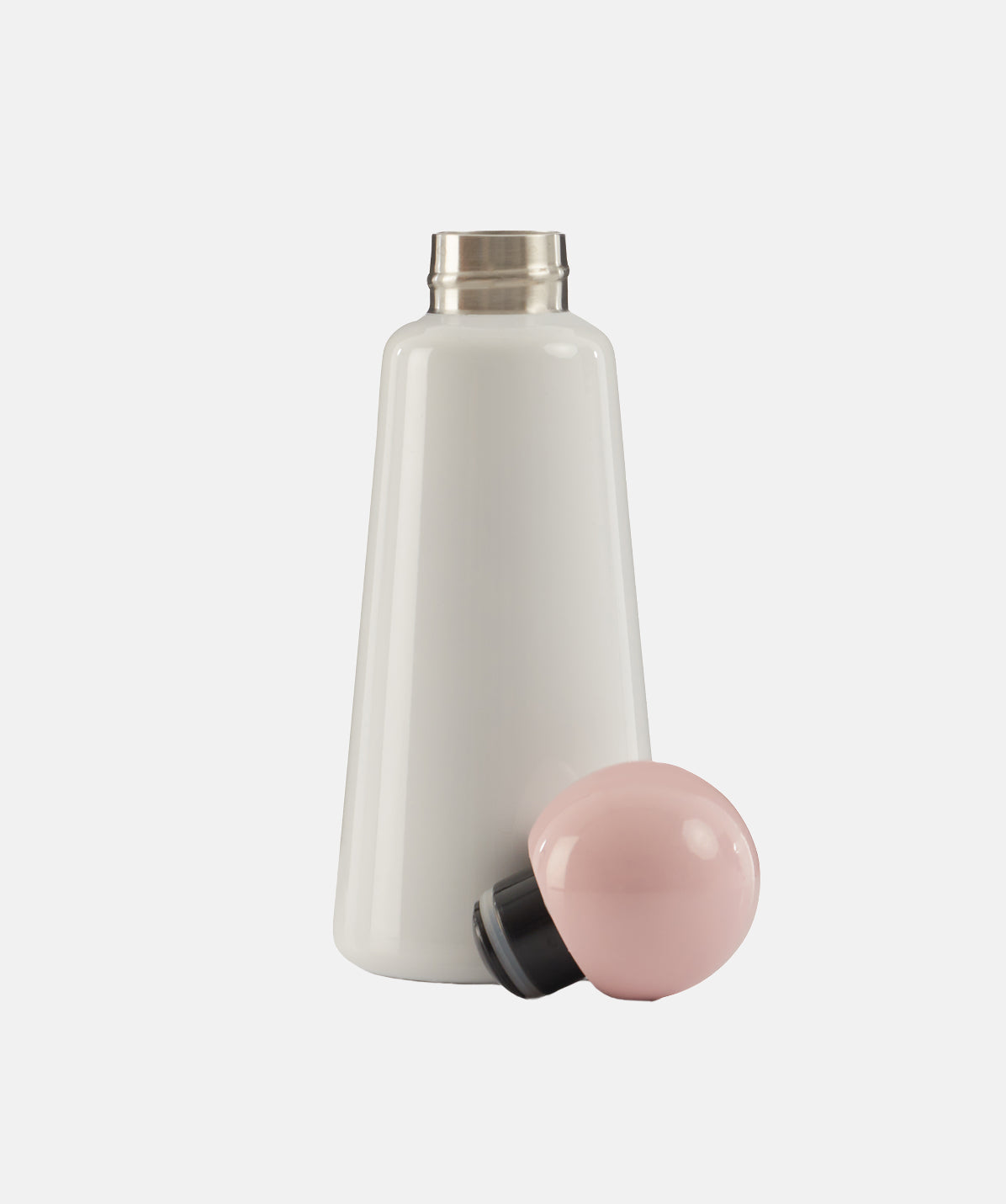 Botella Lund Skittle 500ml abierta, mostrando el tapón de bola a rosca bicolor.