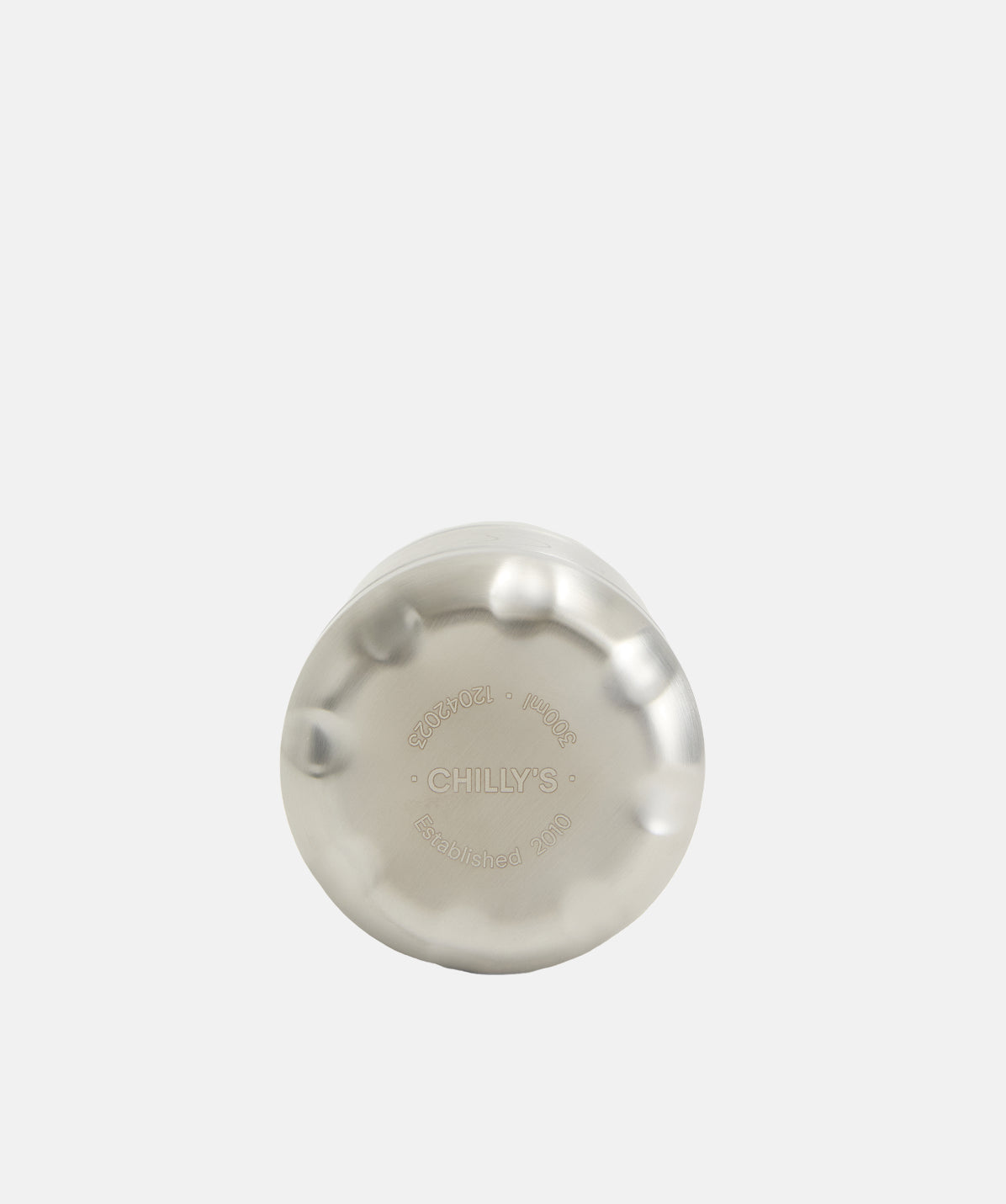 Primer plano de la base del termo Chilly's de acero de 300ml, mostrando el detalle de la base antideslizante.