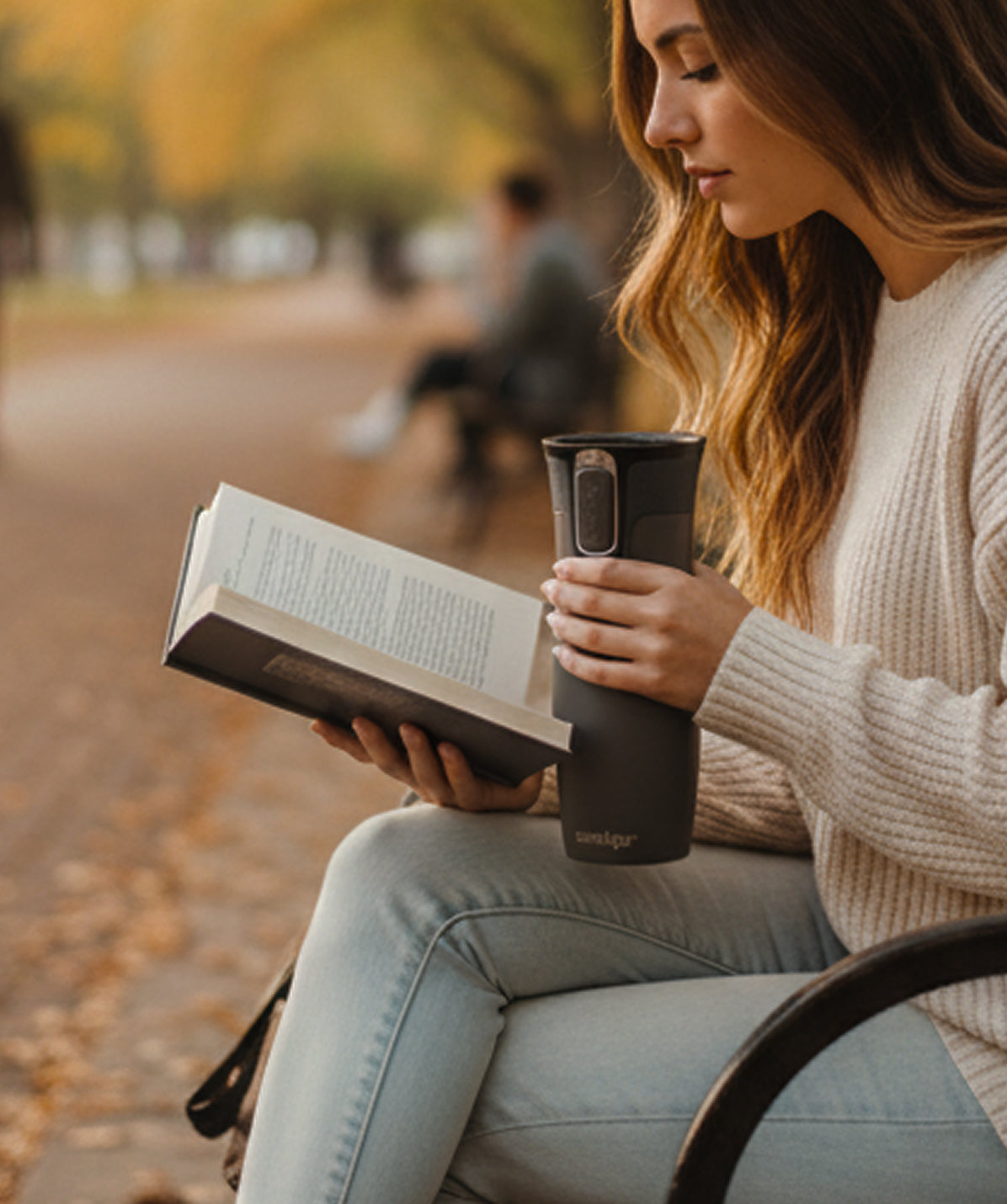 Termo Contigo West Loop 470ml gris metal, sin tapa, mostrando el borde para beber.